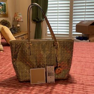 Michael Kors leather tote. Very good condition.